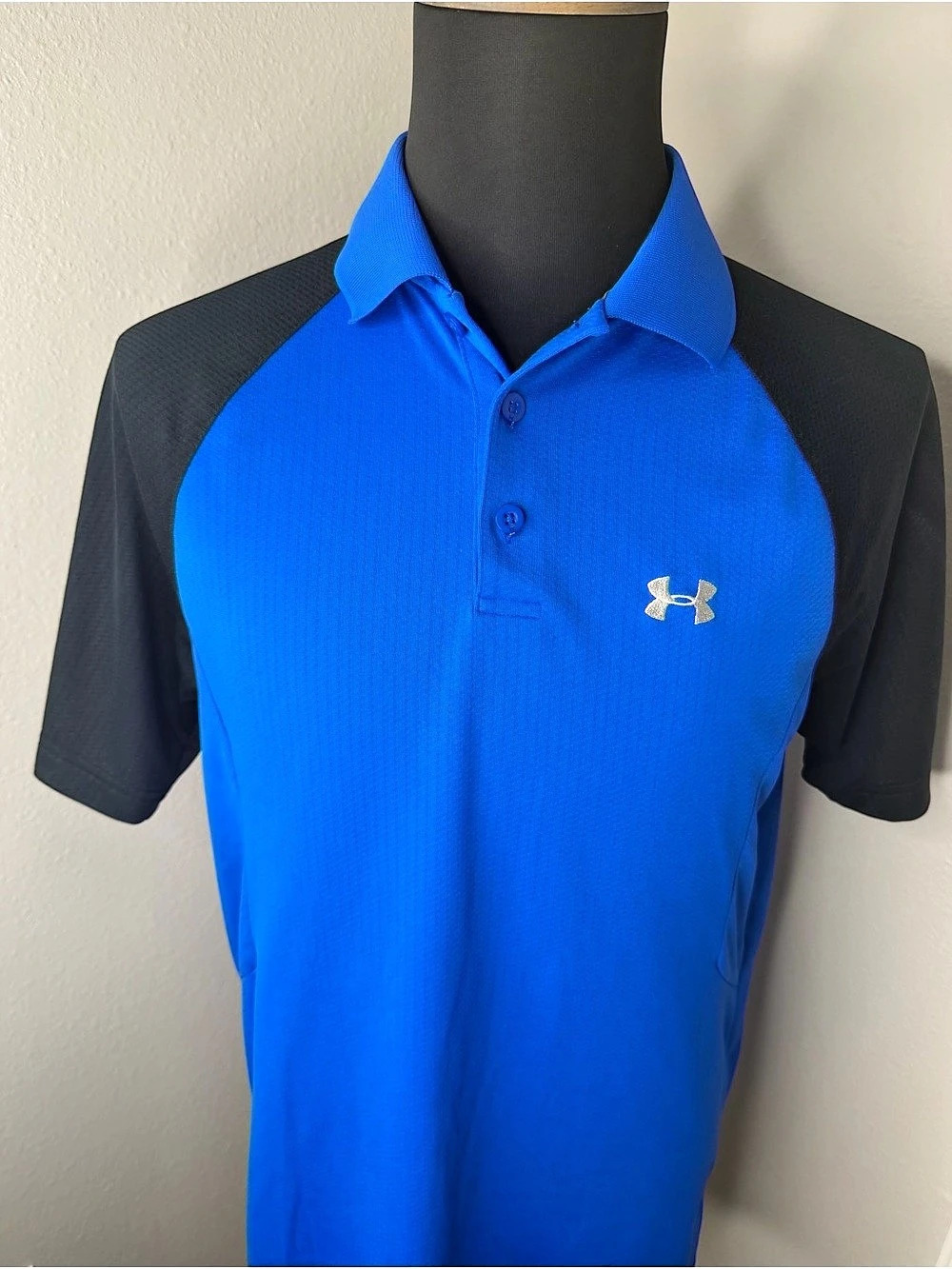Under Armour Loose Catalyst Polo Color Block Polo in Blue & Black Size Medium